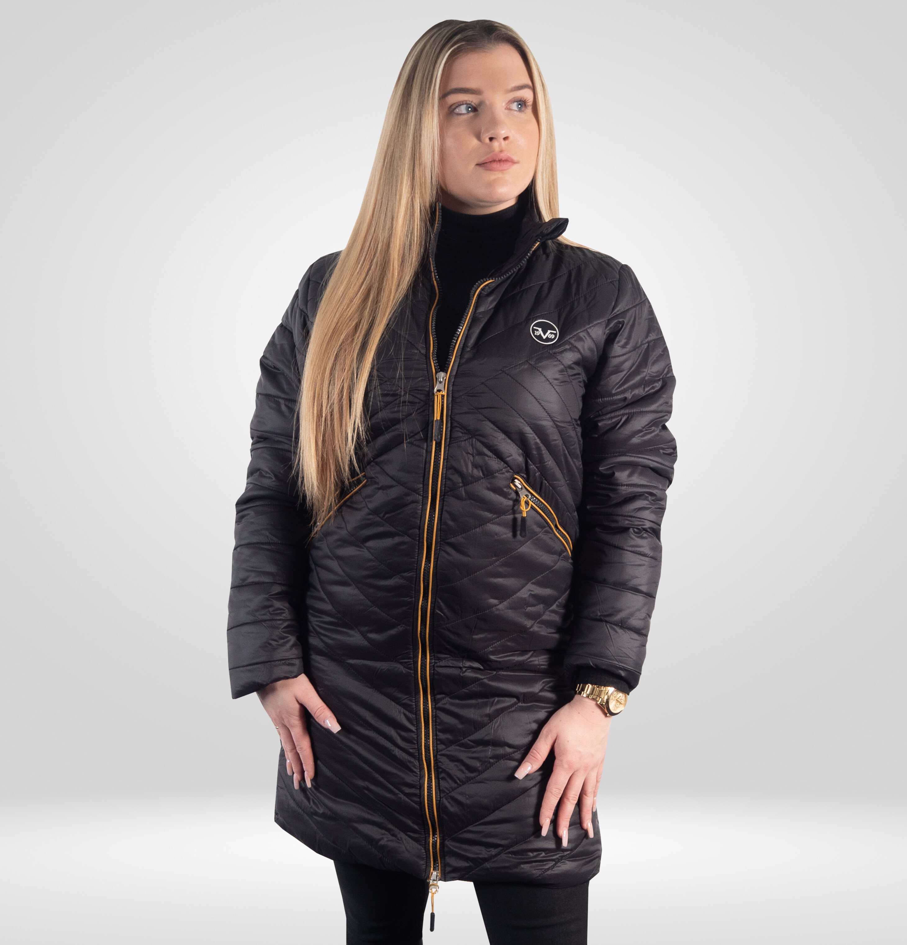 Versace Damen Steppmantel C66 Schwarz Aga24