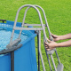 Bestway Sicherheitsleiter 107 cm 58330      Bestway Poolleiter - Aufstellpools bis 107 cm – rutschfeste Stufen – stabile Metallkonstruktion – bis 150 kg  – universell einsetzbar - 58330
