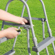 Bestway Sicherheitsleiter 107 cm 58330      Bestway Poolleiter - Aufstellpools bis 107 cm – rutschfeste Stufen – stabile Metallkonstruktion – bis 150 kg  – universell einsetzbar - 58330
